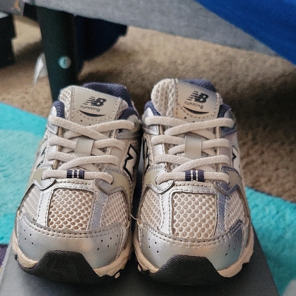 New Balance 530 Bungee Size 9c GRAY & SILVER